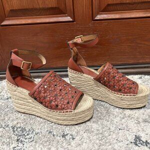 Used Tory Burch Women's size 7 1/2 Leather Basketweave Wedge Sandals $80